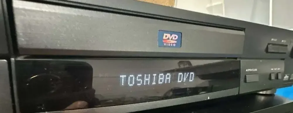 Toshiba SD-2300 DVD Video Player with Nuon Technology